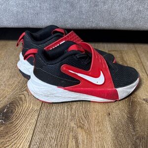 Nike Kids Team Hustle D12 Basketball Black and Red Sneakers, sz 13